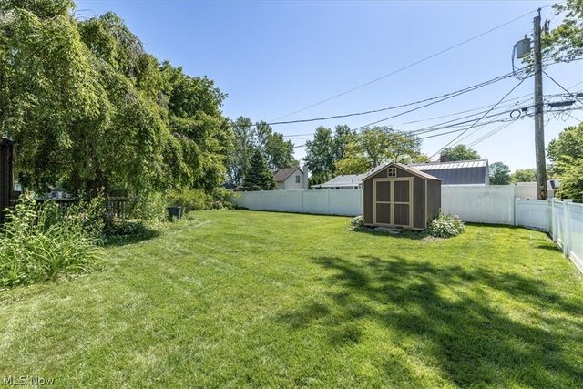 709 Oakhurst Drive, Amherst, OH 44001