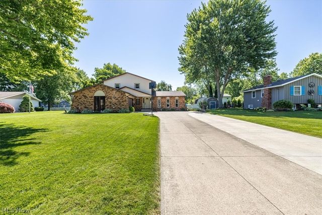 709 Oakhurst Drive, Amherst, OH 44001