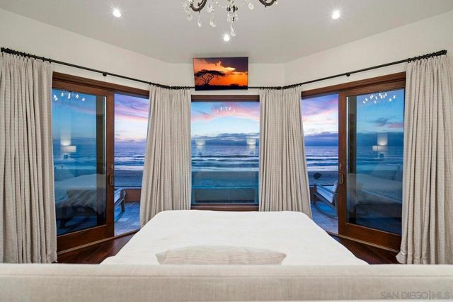 3409 ocean front walk, San Diego, CA 92109