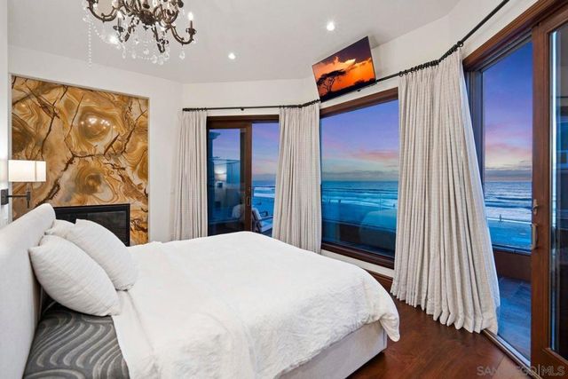 3409 ocean front walk, San Diego, CA 92109