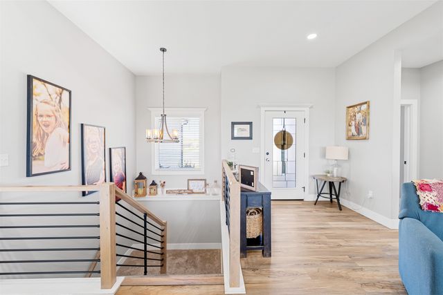 2618 Ridgehill Dr, Salina, KS 67401