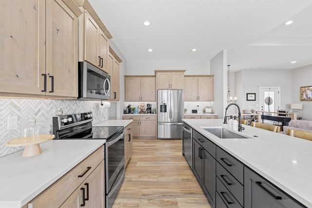 2618 Ridgehill Dr, Salina, KS 67401