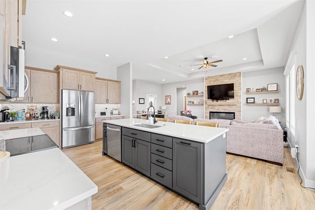 2618 Ridgehill Dr, Salina, KS 67401