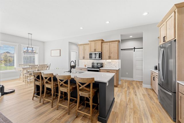 2618 Ridgehill Dr, Salina, KS 67401