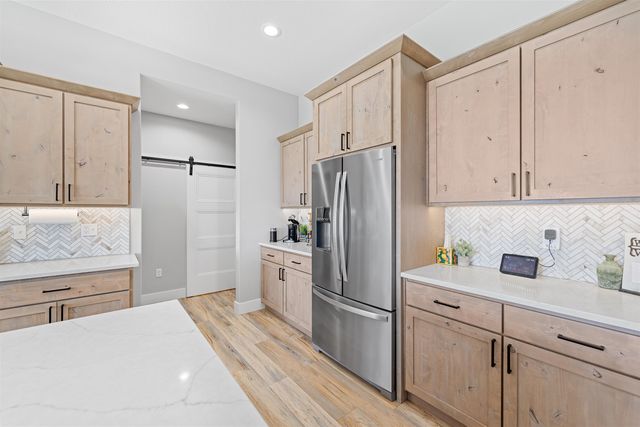 2618 Ridgehill Dr, Salina, KS 67401