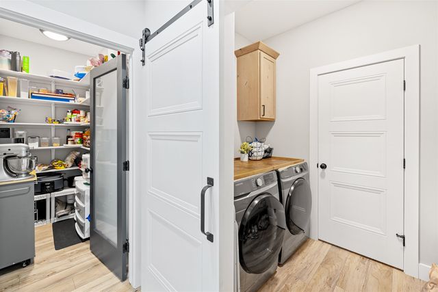 2618 Ridgehill Dr, Salina, KS 67401