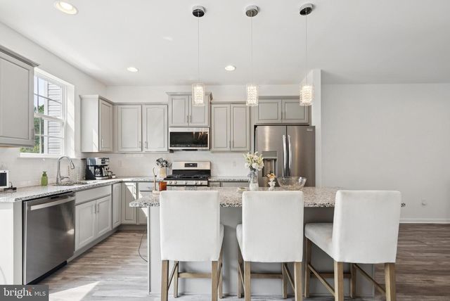 94 AVIARY RD, West Deptford, NJ 08086