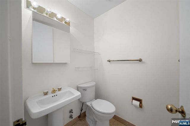 100 Carlyle Drive 10B-South, Cliffside Park, NJ 07010