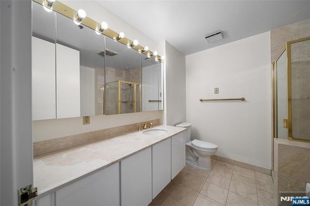 100 Carlyle Drive 10B-South, Cliffside Park, NJ 07010