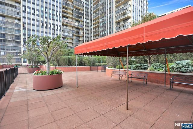 100 Carlyle Drive 10B-South, Cliffside Park, NJ 07010