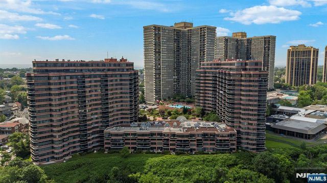 100 Carlyle Drive 10B-South, Cliffside Park, NJ 07010