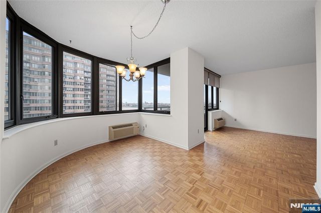 100 Carlyle Drive 10B-South, Cliffside Park, NJ 07010