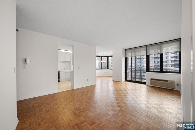100 Carlyle Drive 10B-South, Cliffside Park, NJ 07010