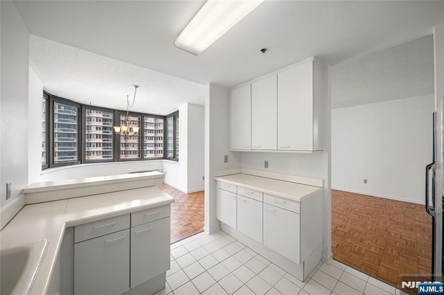 100 Carlyle Drive 10B-South, Cliffside Park, NJ 07010