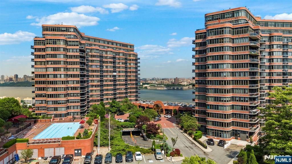 100 Carlyle Drive 10B-South, Cliffside Park, NJ 07010