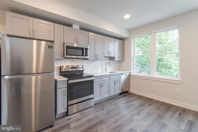 19 S 44TH ST, Philadelphia, PA 19104