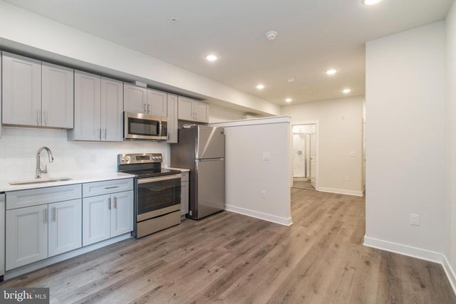 19 S 44TH ST, Philadelphia, PA 19104