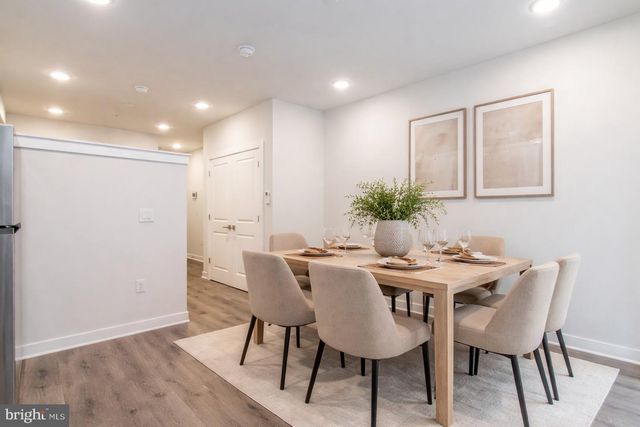 19 S 44TH ST, Philadelphia, PA 19104