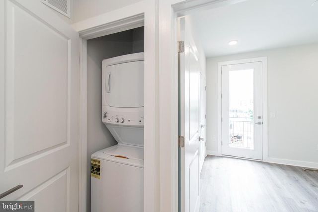 19 S 44TH ST, Philadelphia, PA 19104