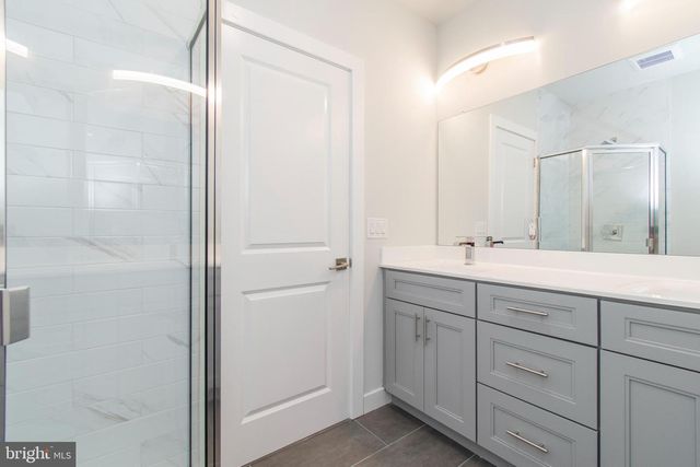 19 S 44TH ST, Philadelphia, PA 19104