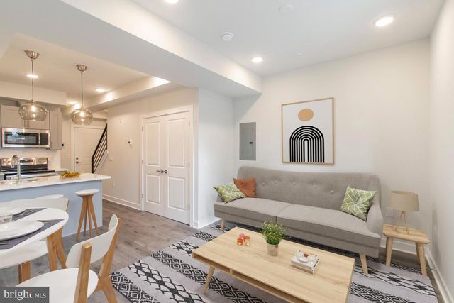 19 S 44TH ST, Philadelphia, PA 19104