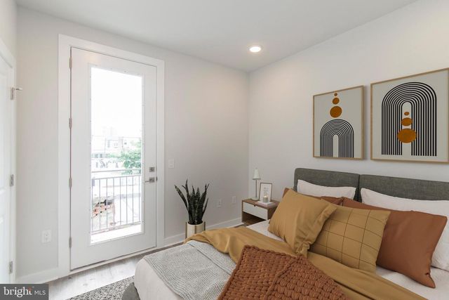 19 S 44TH ST, Philadelphia, PA 19104