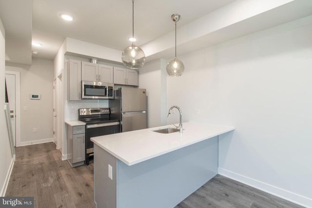 19 S 44TH ST, Philadelphia, PA 19104