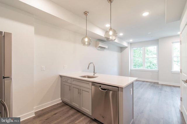 19 S 44TH ST, Philadelphia, PA 19104