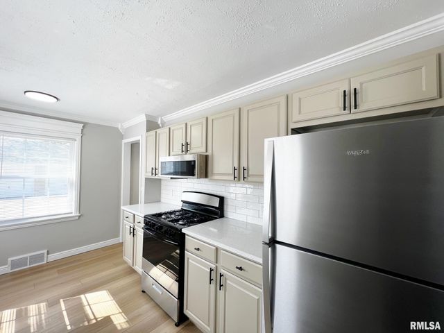 2408 W ROHMANN Avenue, West Peoria, IL 61604