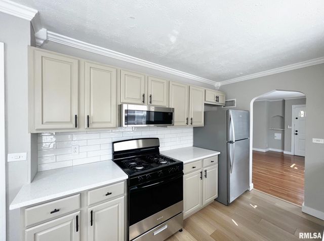 2408 W ROHMANN Avenue, West Peoria, IL 61604
