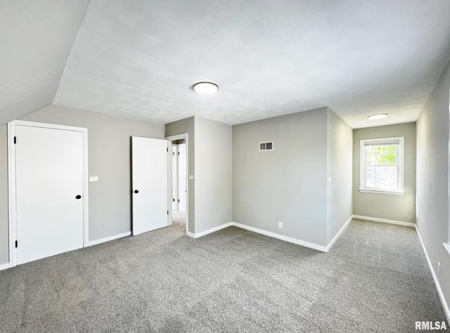 2408 W ROHMANN Avenue, West Peoria, IL 61604