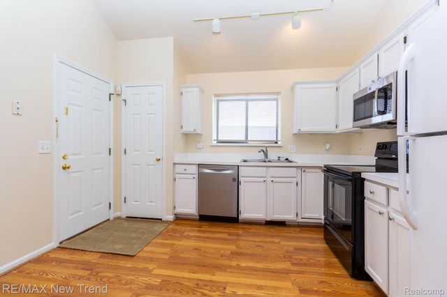 2521 Country Village Court, Ann Arbor, MI 48103