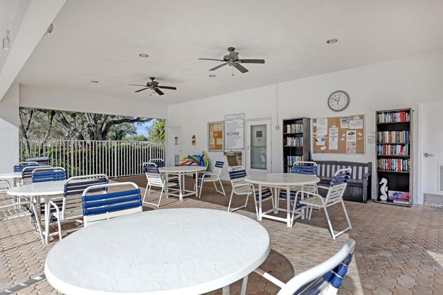 3704 Water Oak Court, Palm Beach Gardens, FL 33410