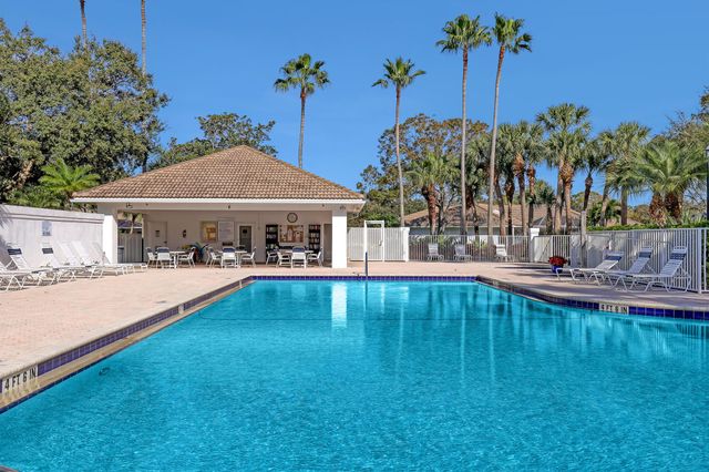 3704 Water Oak Court, Palm Beach Gardens, FL 33410