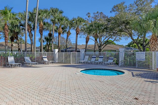 3704 Water Oak Court, Palm Beach Gardens, FL 33410