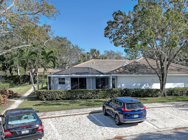 3704 Water Oak Court, Palm Beach Gardens, FL 33410