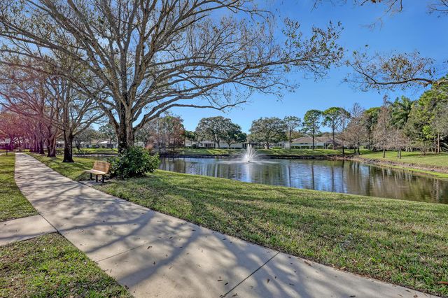 3704 Water Oak Court, Palm Beach Gardens, FL 33410