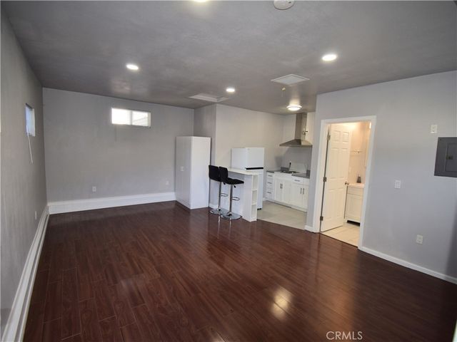 15414 Kinzie Street, North Hills, CA 91343