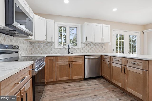 16 RUCKER RD, Richboro, PA 18954