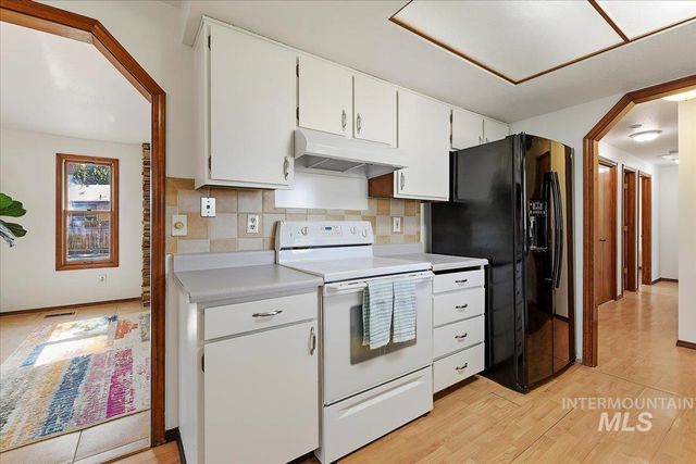 1820 N Kristen Way, Meridian, ID 83646