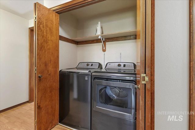 1820 N Kristen Way, Meridian, ID 83646