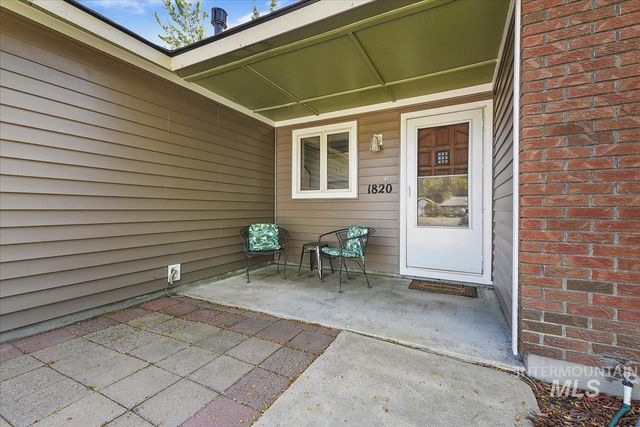 1820 N Kristen Way, Meridian, ID 83646