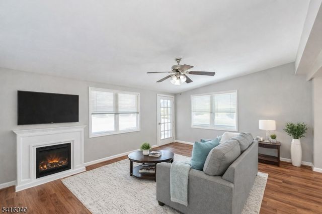 35 Beechwood Dr, Wayne Twp., NJ 07470