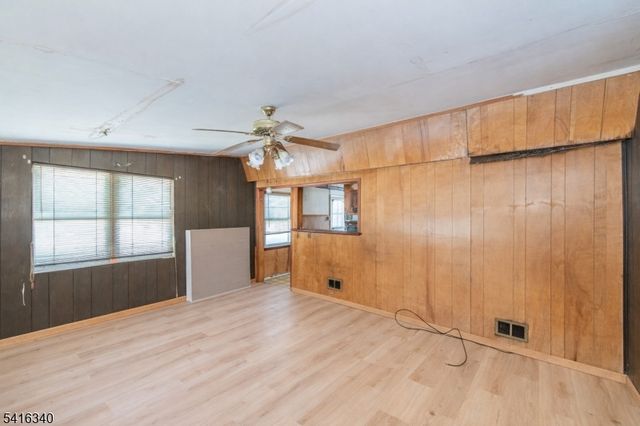 35 Beechwood Dr, Wayne Twp., NJ 07470