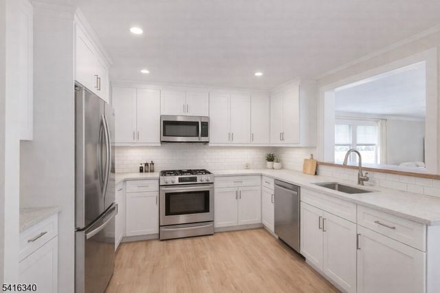 35 Beechwood Dr, Wayne Twp., NJ 07470