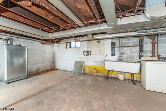 35 Beechwood Dr, Wayne Twp., NJ 07470