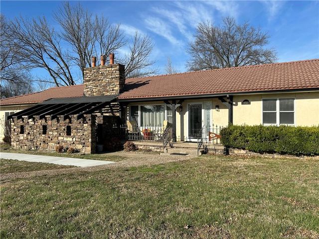 2405 S Stilwell Street, Pittsburg, KS 66762