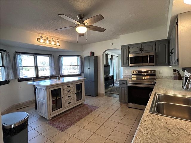 2405 S Stilwell Street, Pittsburg, KS 66762