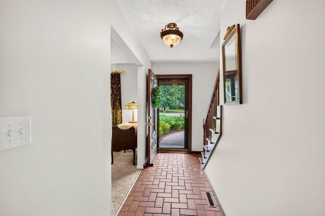8757 Stoneyway Court NW, Pickerington, OH 43147