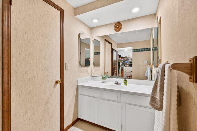 8757 Stoneyway Court NW, Pickerington, OH 43147